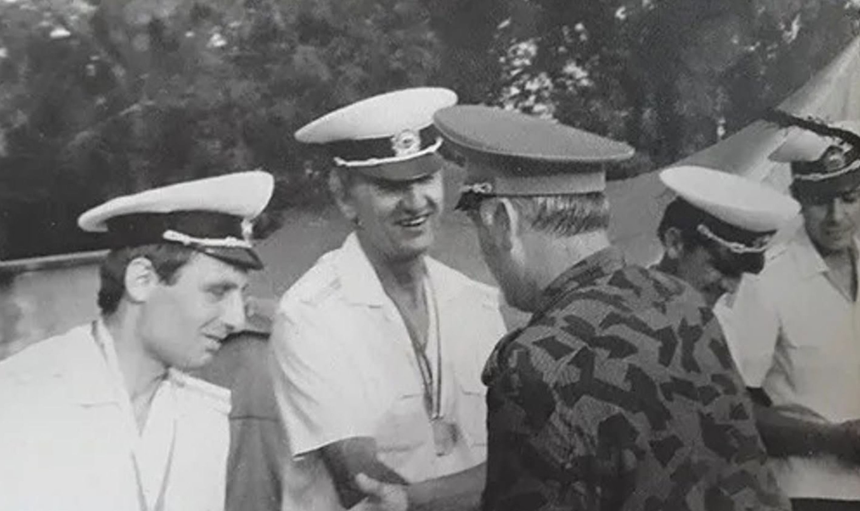 Архивна групова снимка с Христо Милков